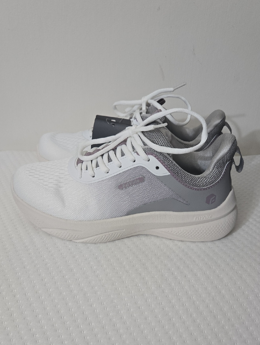 Fitville 8W Sneakers